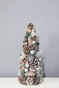 Nordic Christmas décor with pinecones and snowflakes, supplier image 6